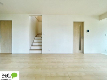 ���̑��@�q��Đ���ɐl�C�̃��r���O�C���K�i��