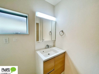 ���ʑ�E���ʏ��@�O�ʋ��̗���A�V���N���ȂǑ������[��������A�L�X�Ƃ������ʉ��ϑ�ł��B