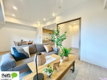 ���r���O�@���R�����������ޒg���ȃ��r���O�B��������ɂ͓Ǐ��₨���Q�ł����Ȃ���̂�т�Ɖ߂����ЂƎ����B