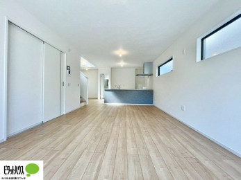 ���r���O�@�傫�ȑ�����ۓI�ȃ��r���O�́A�������邢��C�ɂ��Ă���܂��ˁB