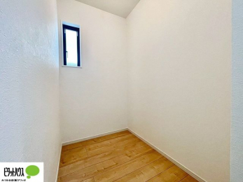 ���̑��@���l���ɂɉƑ��̒��ւ���^�I�����܂Ƃ߂Ēu���܂�