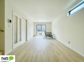 ���r���O�@�傫�ȑ�����ۓI�ȃ��r���O�́A�������邢��C�ɂ��Ă���܂��ˁB