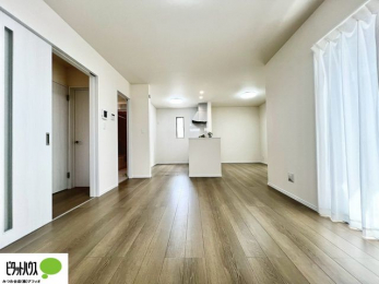 ���r���O�@���R�����������ޒg���ȃ��r���O�B��������ɂ͓Ǐ��₨���Q�ł����Ȃ���̂�т�Ɖ߂����ЂƎ����B