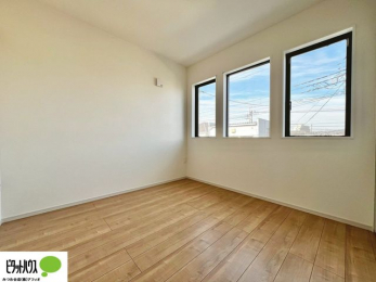 ���̑����ρ@�傫�ȑ����疾�邢�z�˂�������܂��B