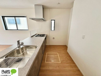 �L�b�`���@�V�z�Ȃ�ł͂̃s�J�s�J�̃L�b�`���͖����̂��������y�������Ă���܂��ˁB