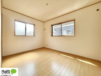 ���[�@2�ʍ̌��Ŗ��邭�A���ʂ��̗ǂ��������ł��B