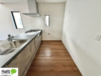 �L�b�`���@�{�H��ʐ^�@�V�z�Ȃ�ł͂̃s�J�s�J�̃L�b�`���͖����̂��������y�������Ă���܂��ˁB