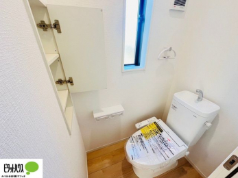 �g�C���@�{�H��ʐ^�F1�E2�K�E�H�V�����b�g�g�C�������B