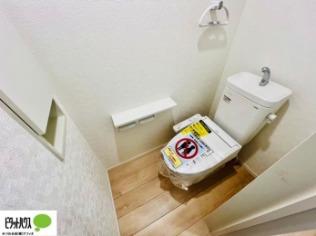 �g�C���@�{�H��ʐ^�F1�E2�K�E�H�V�����b�g�g�C�������B