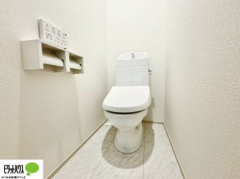 �g�C���@�{�H��ʐ^�F1�E2�K�E�H�V�����b�g�g�C�������B