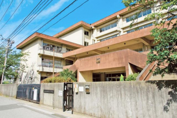 ���ӊ��@���ˎs���������w�Z �k��8���B 580m