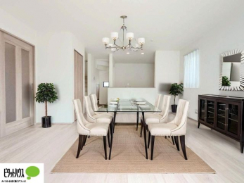 ���r���O�@�l�C�̑ΖʃL�b�`���ŉƑ��݂�Ȃ������ꏏ�B�����ۂ̎����ʐ^��CG�ŉƋ��z�u�����C���[�W�ł���A���ۂƂ͑����قȂ�܂��B