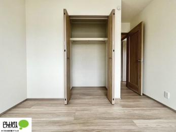 ���[�@���ꂼ��̂������Ɏ��[�X�y�[�X������̂Ńv���C�x�[�g�ȉו����g�߂ɒu�����Ƃ��ł��܂��B