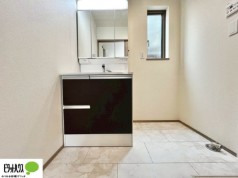 ���ʑ�E���ʏ��@�O�ʋ��̗���A�V���N���ȂǑ������[��������A�L�X�Ƃ������ʉ��ϑ�ł��B