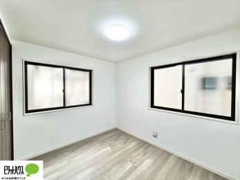 ���[�@2�ʍ̌��Ŗ��邭�A���ʂ��̗ǂ��������ł��B