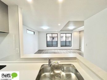 ���̑��@���r���O����̓L�b�`���ɂ���}�}��p�p��������̂ŁA���q�l���V�񂾂�x�񂾂���S���ĉ߂������Ƃ��ł��܂��B