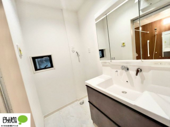 ���̑��@���C�h�݌v�̐��ʏ��͎��[��u������A�傫������@���]�T�Őݒu�ł��܂�