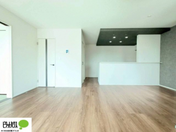 �@���r���O����̓L�b�`���ɂ���}�}��p�p��������̂ŁA���q�l���V�񂾂�x�񂾂���S���ĉ߂������Ƃ��ł��܂��B