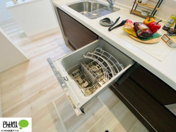 �L�b�`���@�{�H��ʐ^�F�l�C�̐H���t���Ń}�}�̉Ǝ����S���y���B