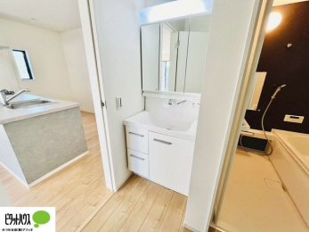 ���ʑ�E���ʏ��@�{�H��ʐ^�F�V�����[�t���O�ʋ����ʑ�B�֗��Ȏ��[�I�Ń^�I���⏬�����X�b�L���B