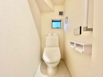 �g�C���@�{�H��ʐ^�F1�E2�K�E�H�V�����b�g�g�C�������B