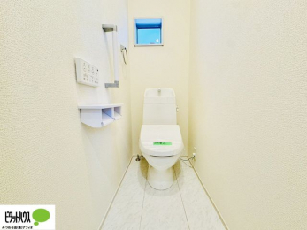 �g�C���@�{�H��ʐ^�F1�E2�K�E�H�V�����b�g�g�C�������B