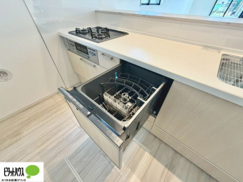 �L�b�`���@�{�H��ʐ^�F�l�C�̐H���t���Ń}�}�̉Ǝ����S���y���B