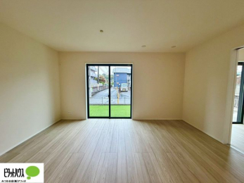 ���r���O�@���R�����������ޒg���ȃ��r���O�B��������ɂ͓Ǐ��₨���Q�ł����Ȃ���̂�т�Ɖ߂����ЂƎ����B