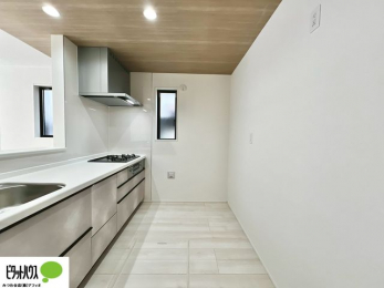 �L�b�`���@�{�H��ʐ^�@�V�z�Ȃ�ł͂̃s�J�s�J�̃L�b�`���͖����̂��������y�������Ă���܂��ˁB