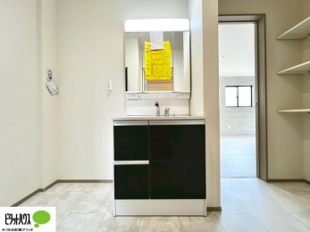 ���ʑ�E���ʏ��@�g���₷���V���v���Ȑ��ʉ��ϑ�B�����̎x�x�͂�������n�܂�܂��B