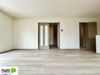 ���̑��@���r���O����̓L�b�`���ɂ���}�}��p�p��������̂ŁA���q�l���V�񂾂�x�񂾂���S���ĉ߂������Ƃ��ł��܂��B