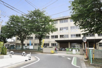 ���ӊ��@���ˎs������䏬�w�Z �k��12���B 932m