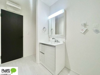 ���ʑ�E���ʏ��@�O�ʋ��̗���A�V���N���ȂǑ������[��������A�L�X�Ƃ������ʉ��ϑ�ł��B