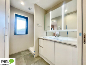 ���ʑ�E���ʏ��@�O�ʋ��̗���A�V���N���ȂǑ������[��������A�L�X�Ƃ������ʉ��ϑ�ł��B