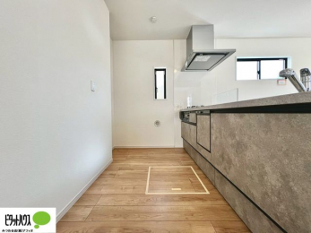 �L�b�`���@�{�H��ʐ^�@�V�z�Ȃ�ł͂̃s�J�s�J�̃L�b�`���͖����̂��������y�������Ă���܂��ˁB