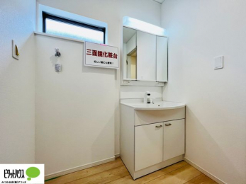 ���ʑ�E���ʏ��@�{�H��ʐ^�@�O�ʋ��̗���A�V���N���ȂǑ������[��������A�L�X�Ƃ������ʉ��ϑ�ł��B