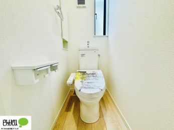 �g�C���@�{�H��ʐ^�@1�E2�K�E�H�V�����b�g�g�C�������B