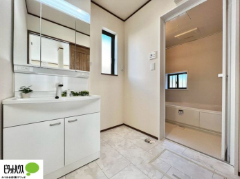 ���ʑ�E���ʏ��@�{�H��ʐ^�@�O�ʋ��̗���A�V���N���ȂǑ������[��������A�L�X�Ƃ������ʉ��ϑ�ł��B