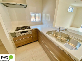 �L�b�`���@�{�H��ʐ^�F�V�z�Ȃ�ł͂̃s�J�s�J�̃L�b�`���͖����̂��������y�������Ă���܂��ˁB