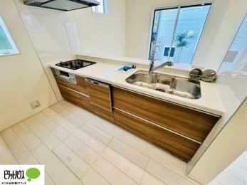 �L�b�`���@�{�H��ʐ^�@�V�z�Ȃ�ł͂̃s�J�s�J�̃L�b�`���͖����̂��������y�������Ă���܂��ˁB