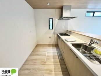 �L�b�`���@�{�H��ʐ^�@�V�z�Ȃ�ł͂̃s�J�s�J�̃L�b�`���͖����̂��������y�������Ă���܂��ˁB