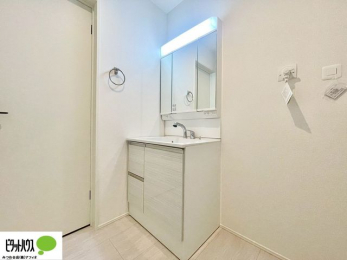 ���ʑ�E���ʏ��@�{�H��ʐ^�@�O�ʋ��̗���A�V���N���ȂǑ������[��������A�L�X�Ƃ������ʉ��ϑ�ł��B