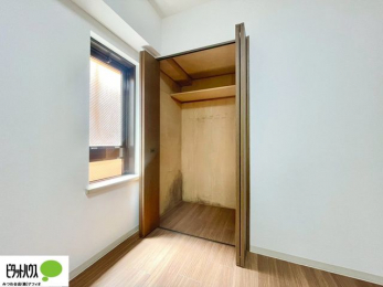 �o���R�j�[�@���ꂼ��̂������Ɏ��[�X�y�[�X������̂Ńv���C�x�[�g�ȉו����g�߂ɒu�����Ƃ��ł��܂��B