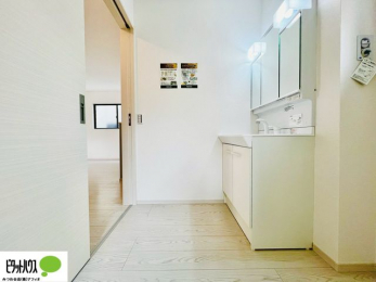 ���ʑ�E���ʏ��@�{�H��ʐ^�@�O�ʋ��̗���A�V���N���ȂǑ������[��������A�L�X�Ƃ������ʉ��ϑ�ł��B