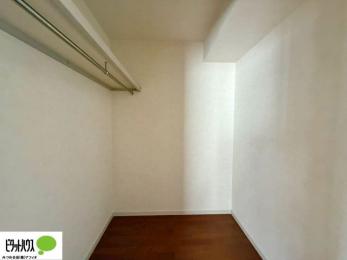 ���[�@�E�H�[�N�C���N���[�[�b�g�͂��m�������[����̂͂������A���s�o�b�N�Ȃǂ̑傫�ȉו������[���Ă����̂ɂ��֗��ł��B