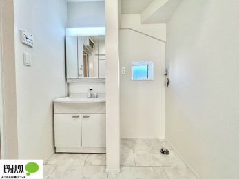 ���ʑ�E���ʏ��@�{�H��ʐ^�@�O�ʋ��̗���A�V���N���ȂǑ������[��������A�L�X�Ƃ������ʉ��ϑ�ł��B