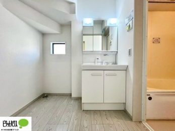 ���ʑ�E���ʏ��@�{�H��ʐ^�@�O�ʋ��̗���A�V���N���ȂǑ������[��������A�L�X�Ƃ������ʉ��ϑ�ł��B