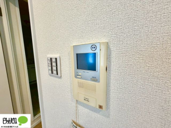 ���̑��@������Ԃ����S��TV���j�^�[�t���C���^�[�z��