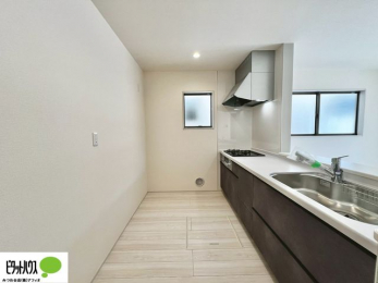 �L�b�`���@�{�H��ʐ^�@�V�z�Ȃ�ł͂̃s�J�s�J�̃L�b�`���͖����̂��������y�������Ă���܂��ˁB