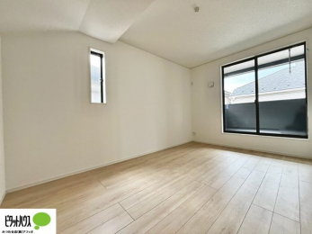 �Q���@����̏I���ɕv�w�ł������߂������Q���B�L���ɂ�Ƃ肪����A�Ƒ��̋C�z�������Ȃ������������x�߂���S�̃v���C�x�[�g��Ԃł��B
